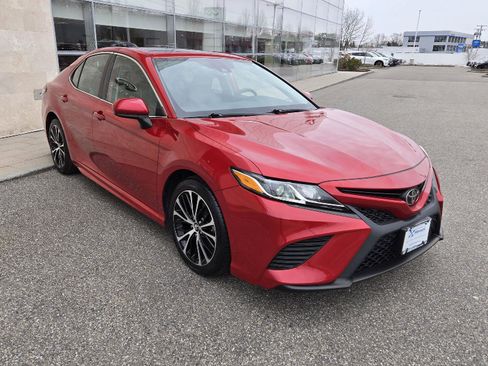 Used 2019 Toyota Camry SE image 16