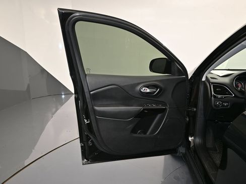 Used 2020 Jeep Cherokee Latitude Plus FWD image 10