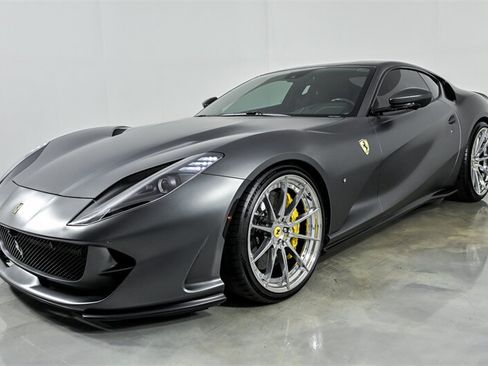 Used 2020 Ferrari 812 Superfast RWD image 5
