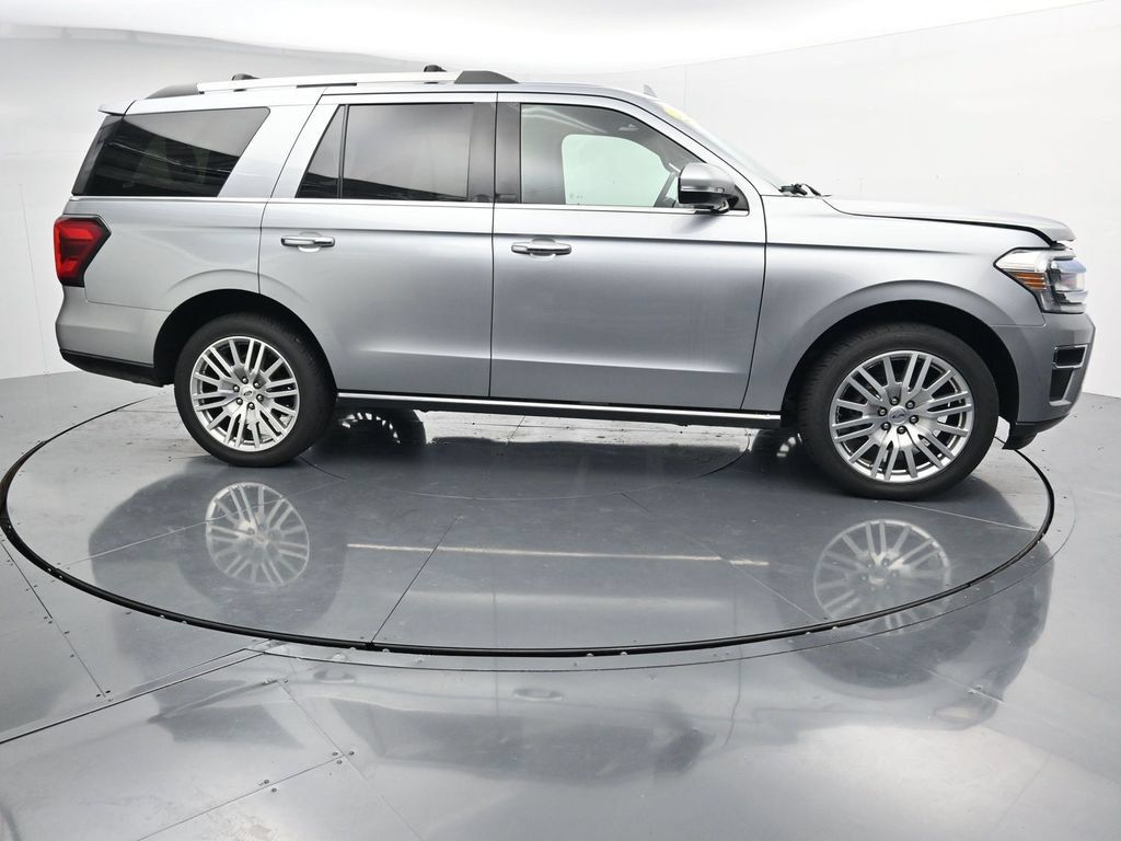 Used 2024 Ford Expedition Limited AWD/4WD image 9