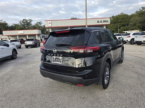 Used 2025 Nissan Rogue S image 8