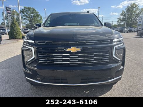 Used 2025 Chevrolet Suburban High Country image 2