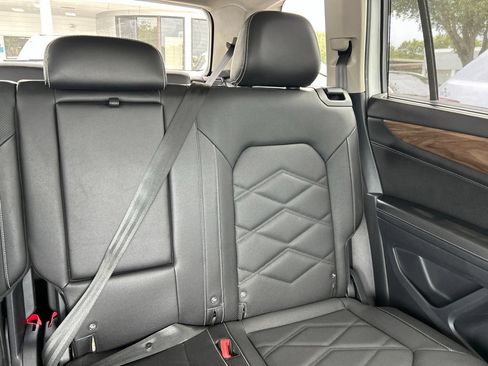 Used 2025 Volkswagen Atlas SE FWD image 14
