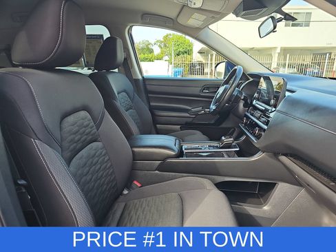 Used 2025 Nissan Pathfinder SV FWD image 10