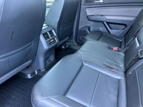 Used 2021 Volkswagen Atlas SE image 12