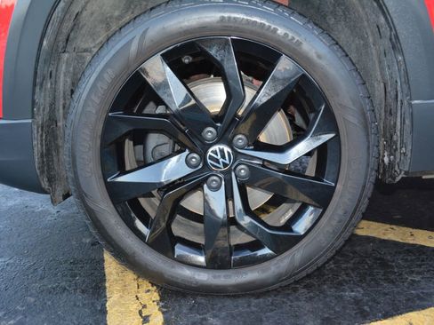 Used 2023 Volkswagen Taos SE w/ Black Wheel Package image 7