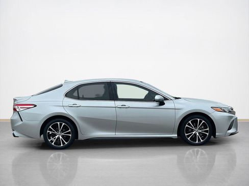 Used 2020 Toyota Camry SE FWD image 9