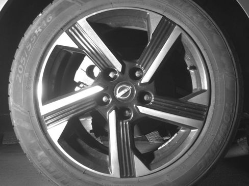 Used 2025 Nissan Sentra SV FWD image 18