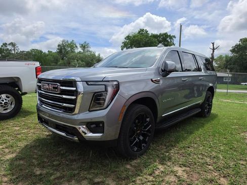 Used 2025 GMC Yukon XL Elevation w/ Elevation Premium Package AWD/4WD image 7