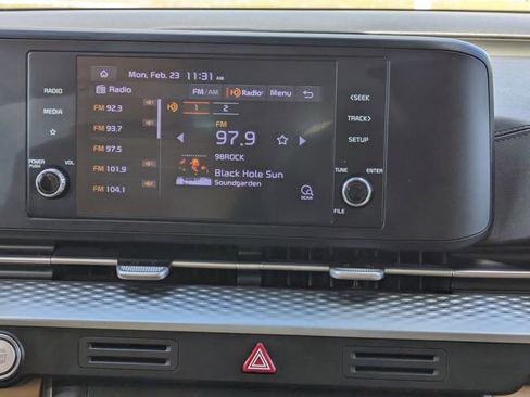 Used 2022 Kia Carnival LX image 19