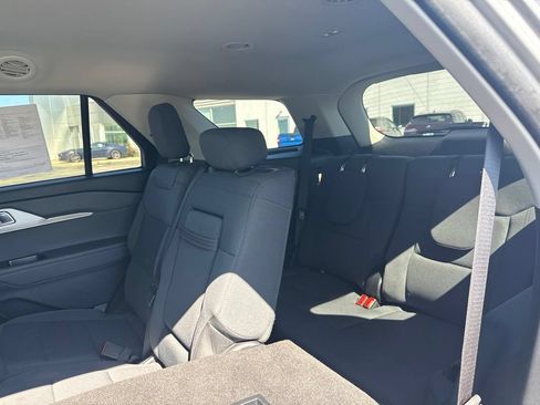Used 2025 Ford Explorer Active AWD/4WD image 29