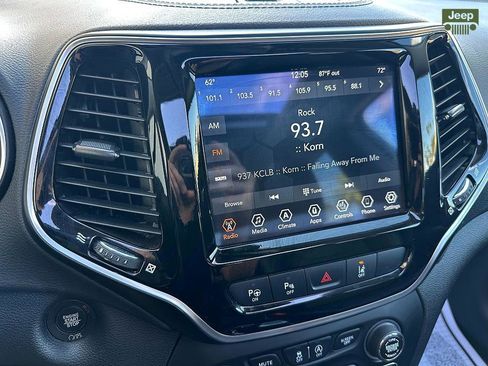 Used 2021 Jeep Cherokee Limited image 17