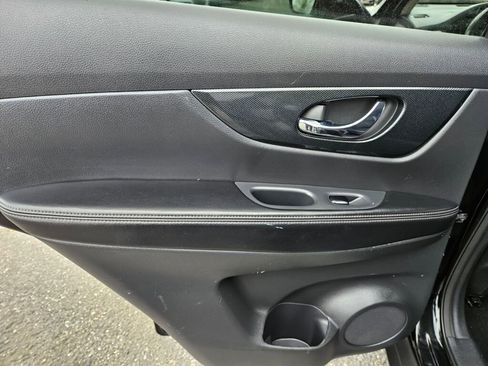 Used 2016 Nissan Rogue SL AWD/4WD image 16