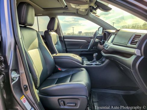 Used 2019 Toyota Highlander XLE image 36