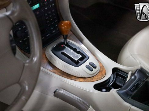 Used 2001 Jaguar XJ8 image 23