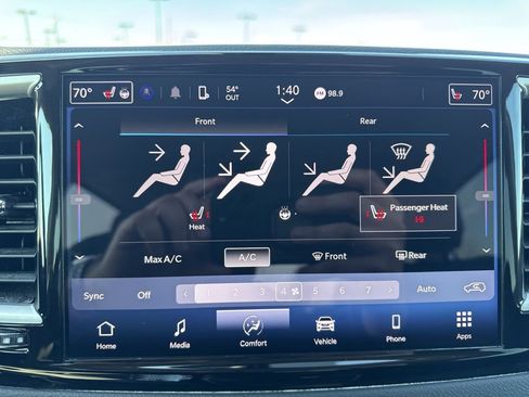 Used 2024 Chrysler Pacifica Touring-L FWD image 30