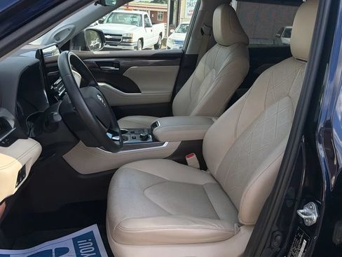Used 2021 Toyota Highlander Platinum AWD/4WD image 10