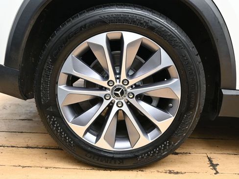 Used 2022 Mercedes-Benz GLE 350 4MATIC w/ Premium Package image 11