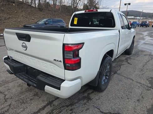 Used 2025 Nissan Frontier SV w/ Tow Package image 6