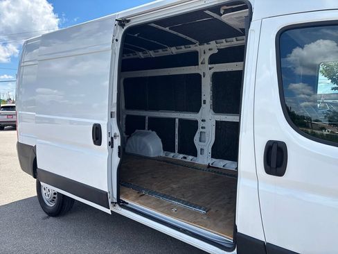 Used 2025 RAM ProMaster 2500 FWD image 27