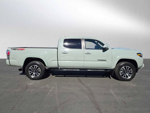 Used 2022 Toyota Tacoma TRD Sport image 2