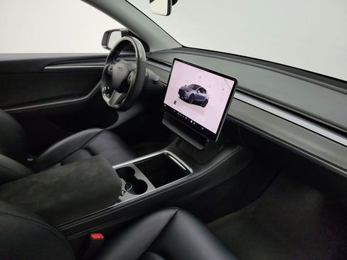 Used 2023 Tesla Model Y Long Range AWD/4WD image 17