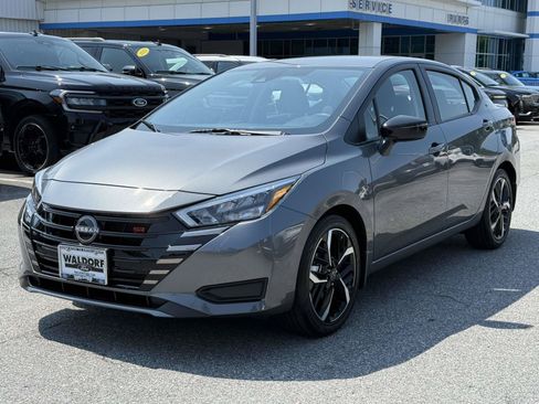 Used 2025 Nissan Versa SR w/ Trunk Package FWD image 5