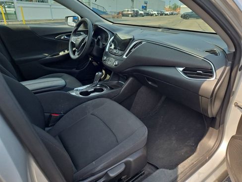 Used 2020 Chevrolet Malibu LT FWD image 15