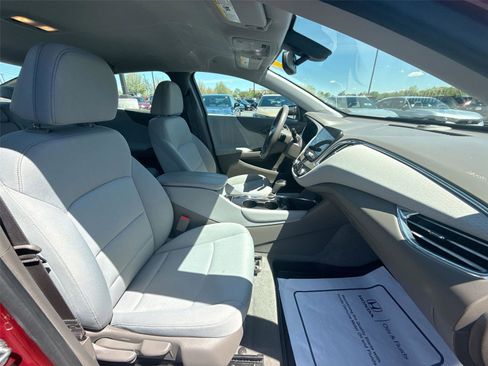 Used 2018 Chevrolet Malibu LT FWD image 18