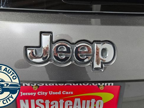 Used 2019 Jeep Grand Cherokee Limited AWD/4WD image 32