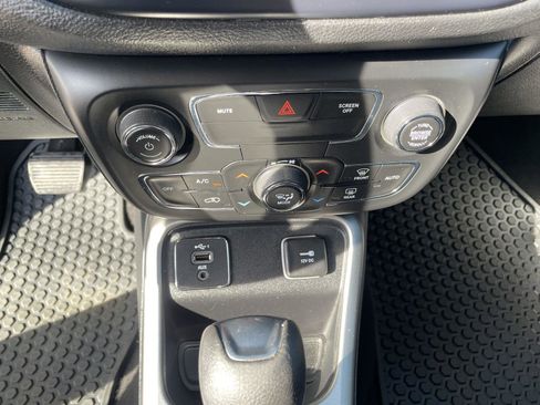Used 2021 Jeep Compass Sport w/ Cold Weather Group FWD image 20