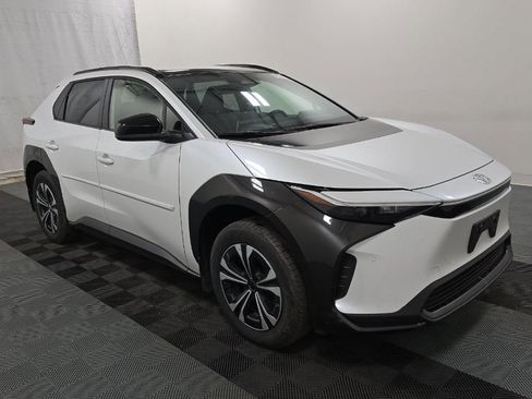 Used 2023 Toyota bZ4X AWD image 2