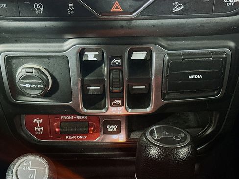 Used 2018 Jeep Wrangler Unlimited Rubicon AWD/4WD image 25
