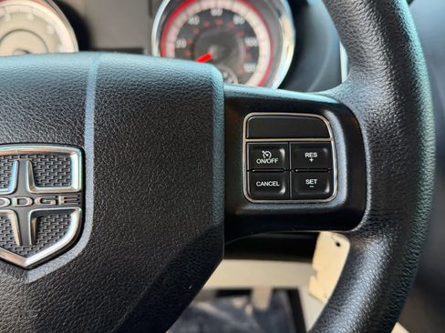 Used 2018 Dodge Grand Caravan SE w/ UConnect Hands-Free Group image 28