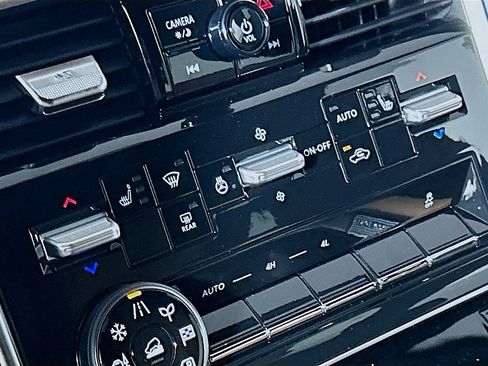 New 2025 Nissan Armada SL w/ Captain's Chari Seat Package image 17