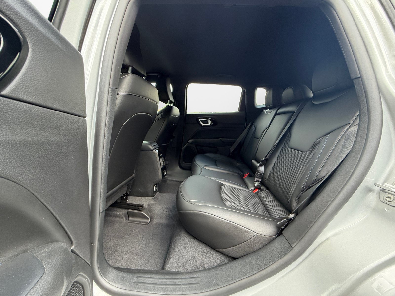 New 2026 Jeep Compass Latitude AWD/4WD image 17
