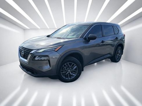 Used 2021 Nissan Rogue S FWD image 2