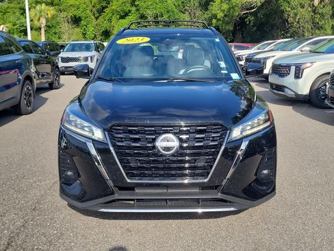 Used 2023 Nissan Kicks SR w/ SR Premium Package FWD image 2
