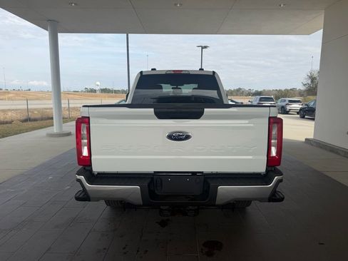 Used 2025 Ford F250 XLT image 5