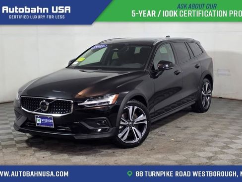 Used 2025 Volvo V60 B5 Cross Country Plus image 1