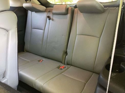 Used 2023 Toyota Highlander XLE image 10