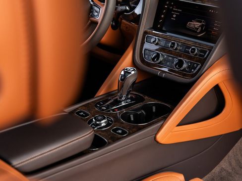 Used 2023 Bentley Bentayga image 36