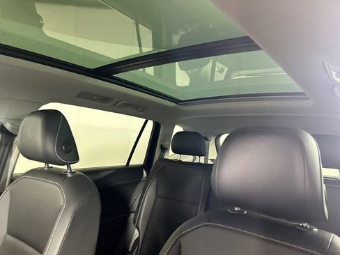 Used 2021 Volkswagen Tiguan SE w/ Panoramic Sunroof Package AWD/4WD image 11