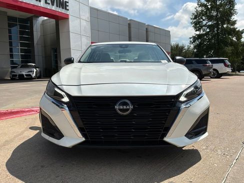 Used 2025 Nissan Altima 2.5 SV FWD image 3