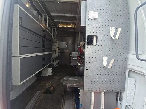 Used 2021 Freightliner Sprinter 2500 RWD image 9