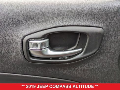 Used 2019 Jeep Compass Altitude image 12