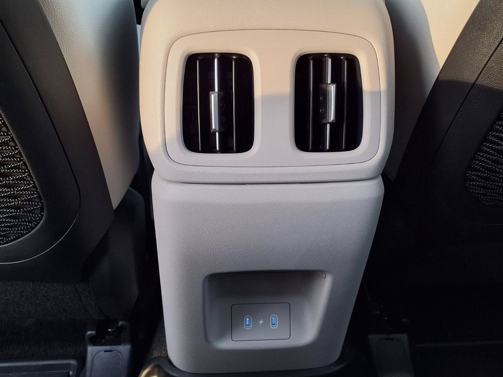 Used 2025 Hyundai Tucson Limited AWD/4WD image 17