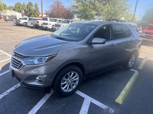Used 2018 Chevrolet Equinox LT image 2