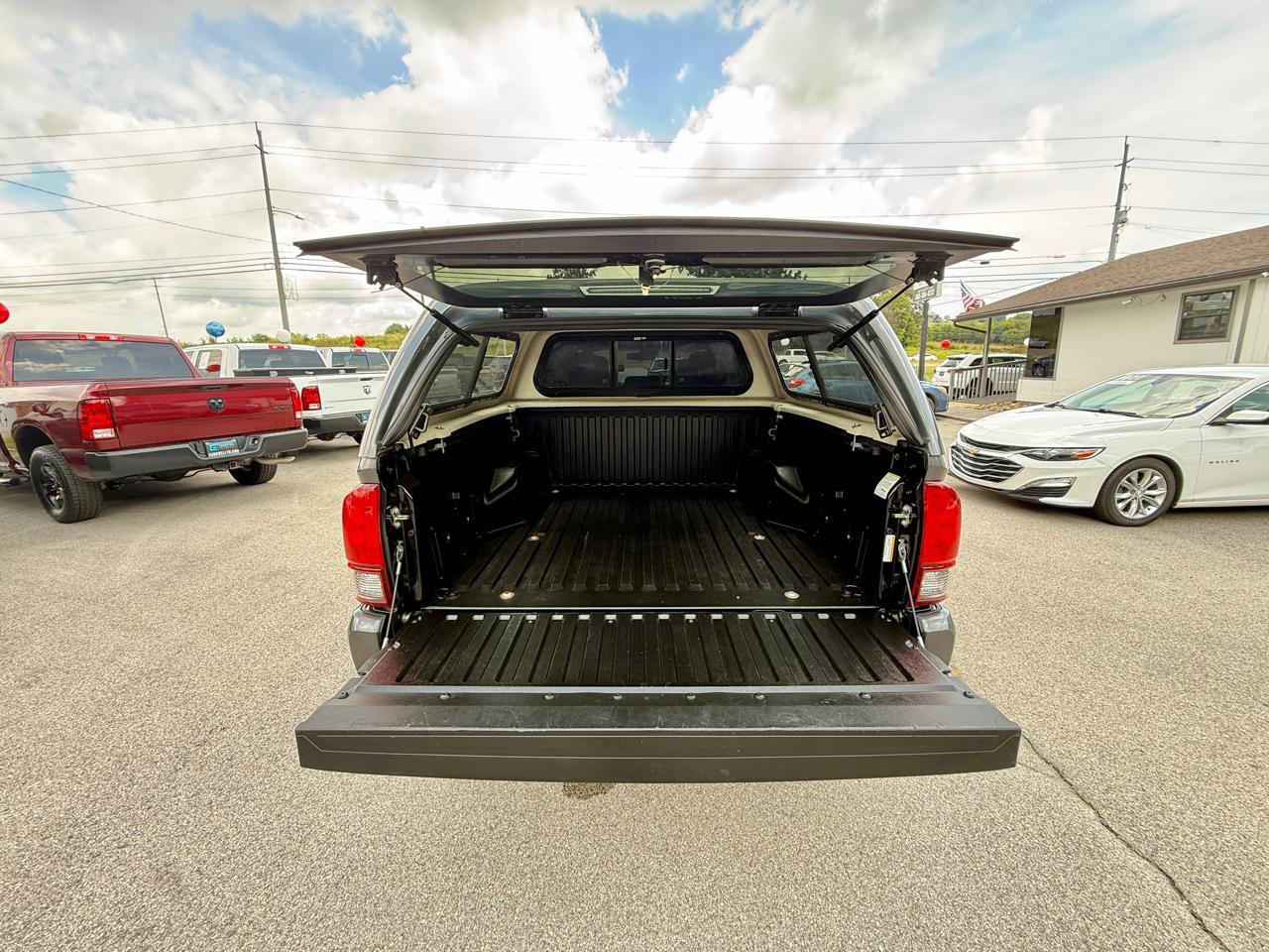 Used 2018 Toyota Tacoma SR w/ SR Convenience Package RWD image 16