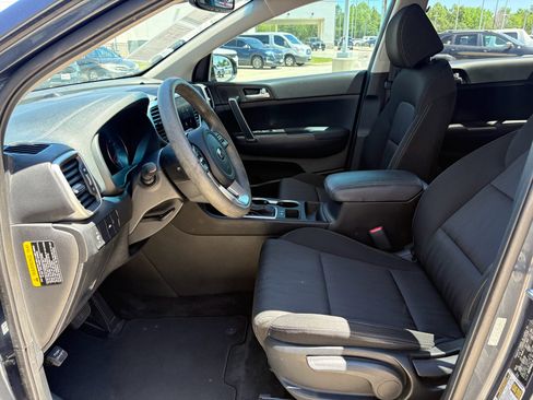 Used 2022 Kia Sportage LX FWD image 11
